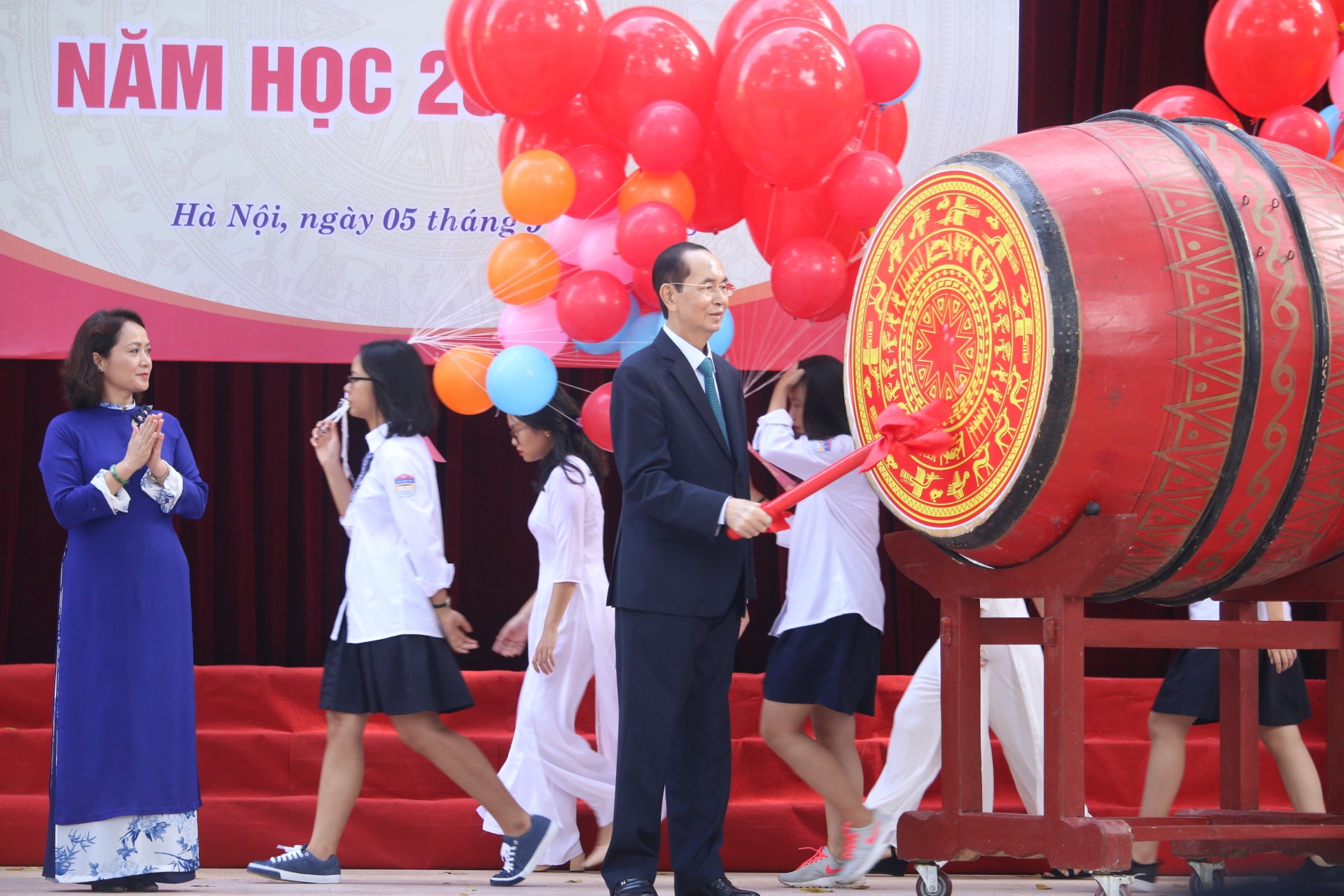 Chính trị - Chủ tịch nước đánh trống khai giảng năm học mới 2018-2019 (Hình 2).