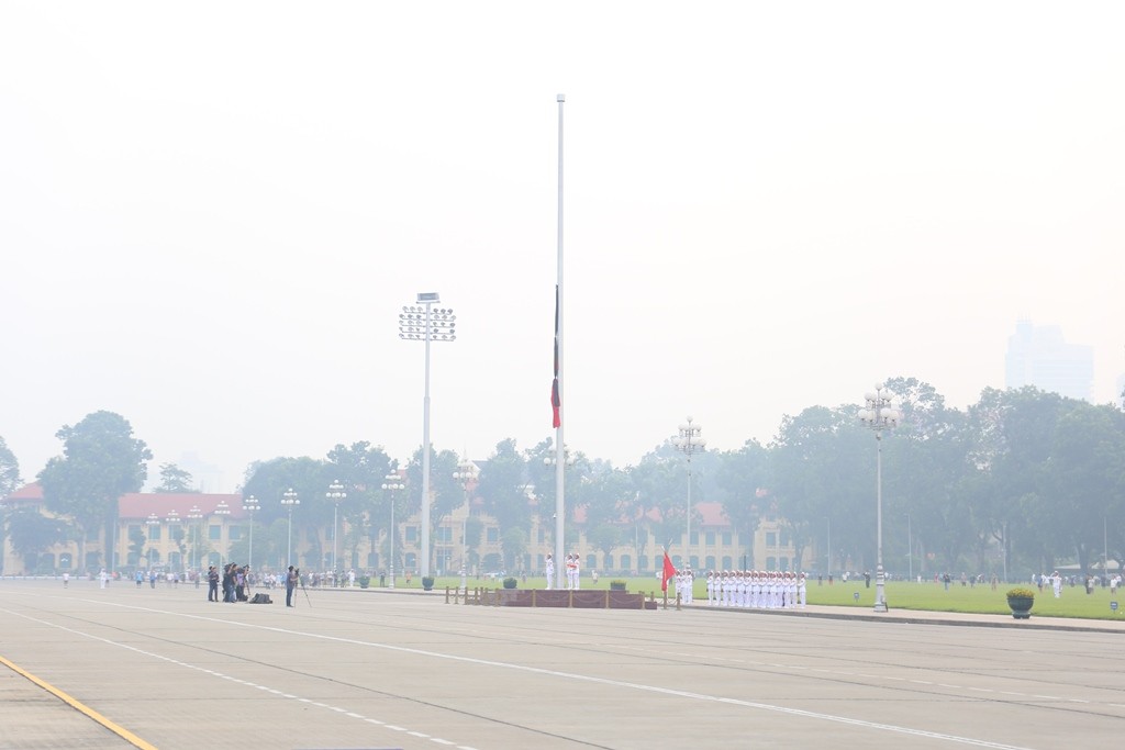 Chính trị - Thượng cờ rủ tại Quảng trường Ba Đình, bắt đầu 2 ngày Quốc tang cố Tổng Bí thư Đỗ Mười (Hình 3).