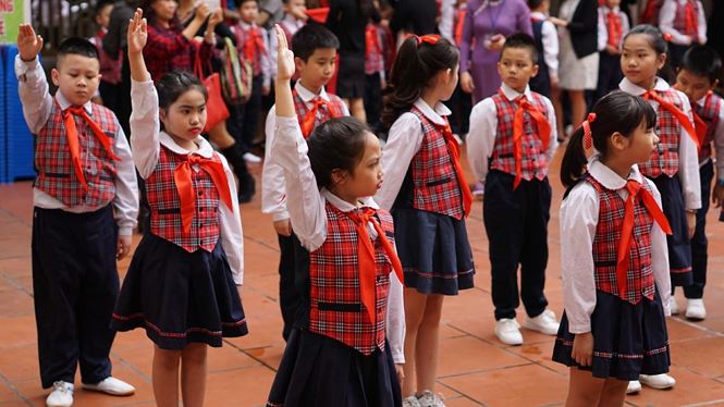 Giáo dục - Kỷ niệm đón Chủ tịch Kim Jong–un của cô trò trường “chuyên đón nguyên thủ” (Hình 4).