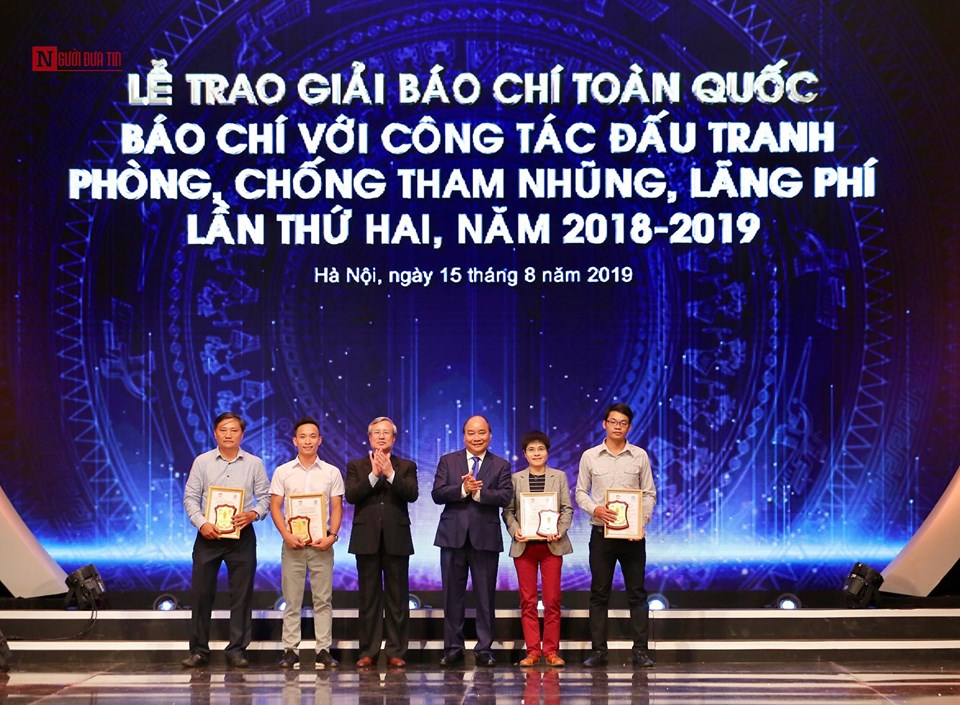 Tin nhanh -  Báo ĐS&PL - Người Đưa Tin đoạt giải C báo chí toàn quốc về phòng chống tham nhũng với loạt bài điều tra “Cò máu” (Hình 5).