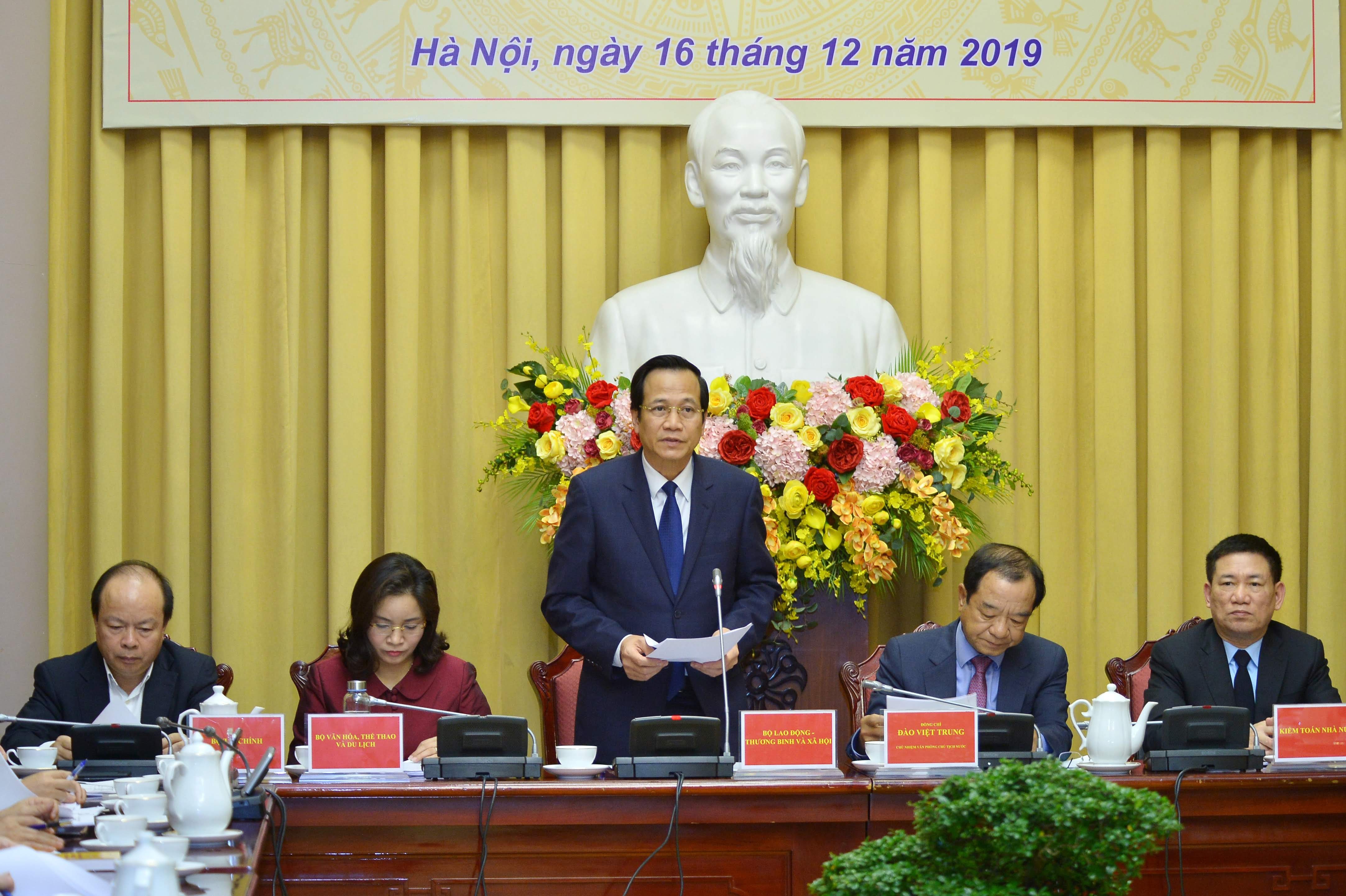 Chính sách - Bộ trưởng Đào Ngọc Dung: “Chuyển thẳng lương cho vợ kiểm soát càng tốt”