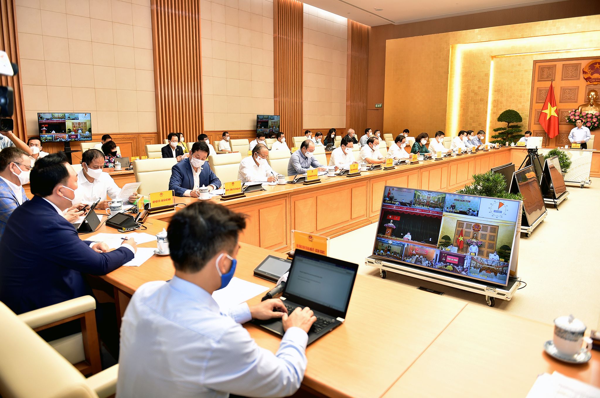 Sự kiện - Thủ tướng chủ trì Hội nghị trực tuyến nhằm tháo gỡ khó khăn cho doanh nghiệp