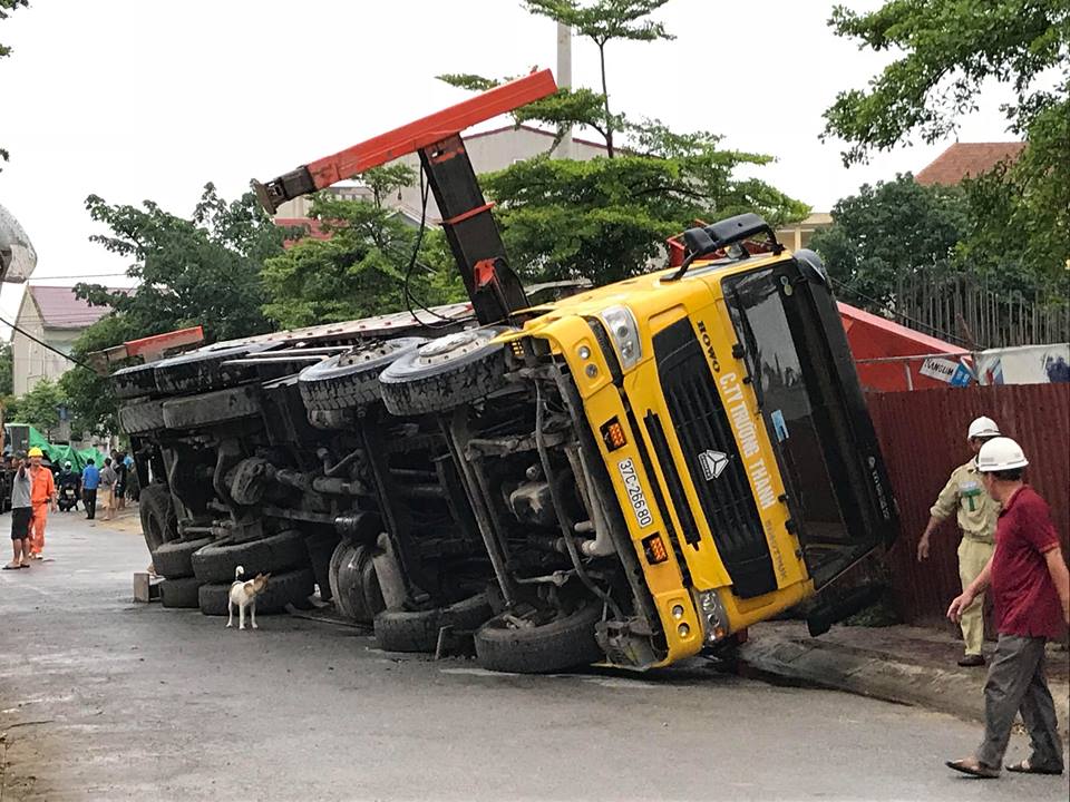 Lại lật xe cẩu tại công trình từng đè chết nam sinh lớp 10 (Hình 2).