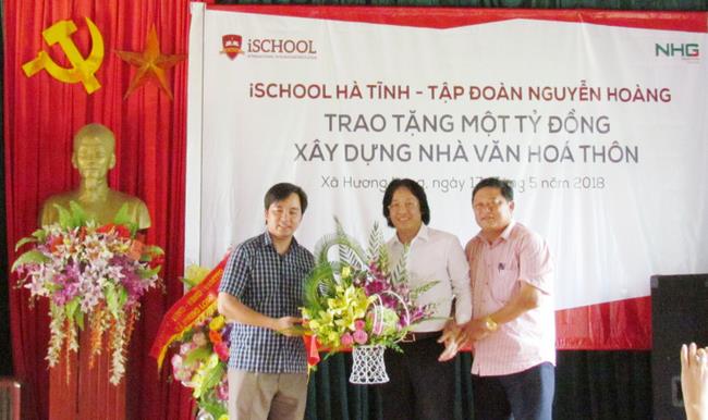 Trường Ischool Hà Tĩnh trao tặng 1 tỷ đồng xây dựng nhà văn hóa thôn (Hình 2).