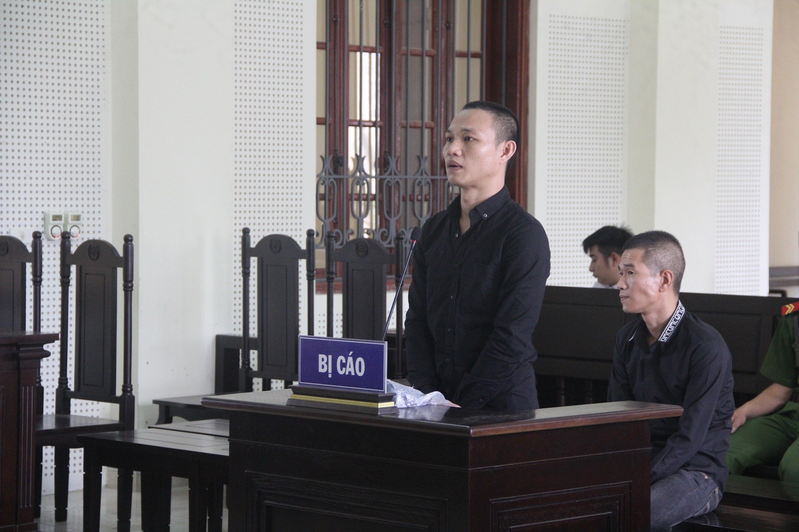 Hồ sơ điều tra - Người đàn ông vác súng đi đòi nợ bắn 3 người bị thương lĩnh án