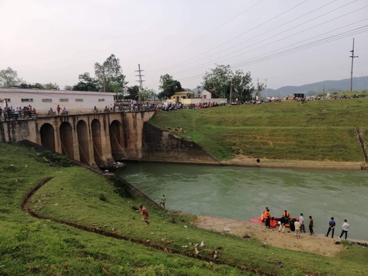 Tin nhanh - Đ&atilde; t&igrave;m thấy thi thể c&ocirc; g&aacute;i gọi điện cho mẹ tới nhận x&aacute;c trước khi nhảy s&ocirc;ng