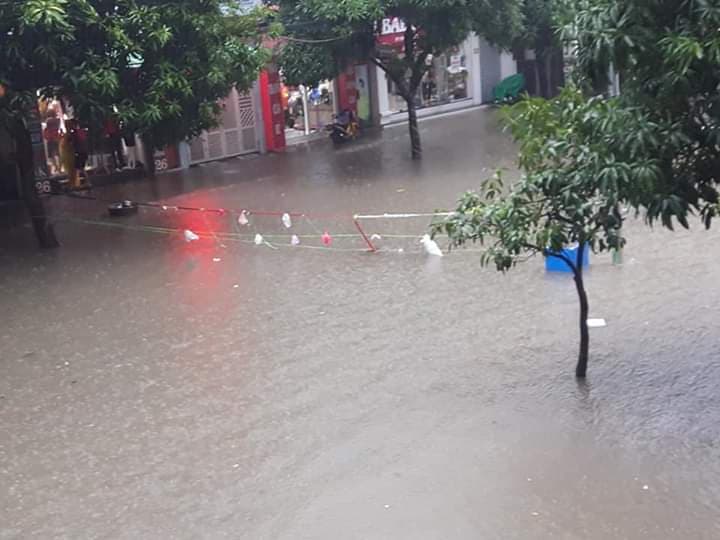 Giáo dục - Mưa lớn kéo dài, hàng nghìn học sinh Nghệ An phải nghỉ học
