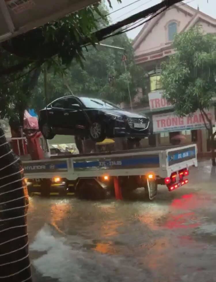 Tin nhanh - Mưa lớn kéo dài,  nhiều tuyến đường TP.Vinh ngập sâu (Hình 3).