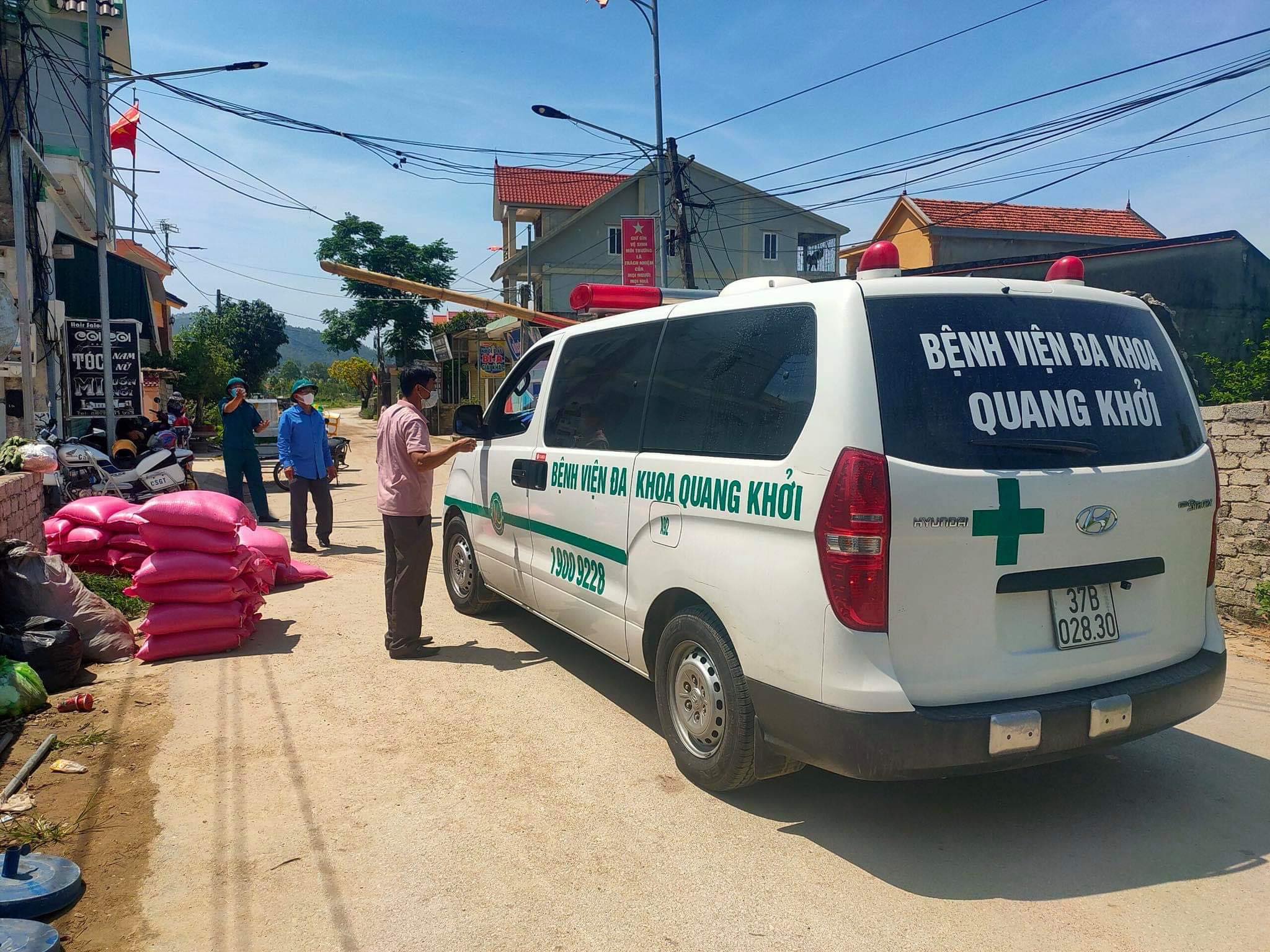 Sự kiện - Chùm ảnh phong tỏa nghiêm ngặt nơi phát hiện người nhiễm Covid-19 (Hình 6).