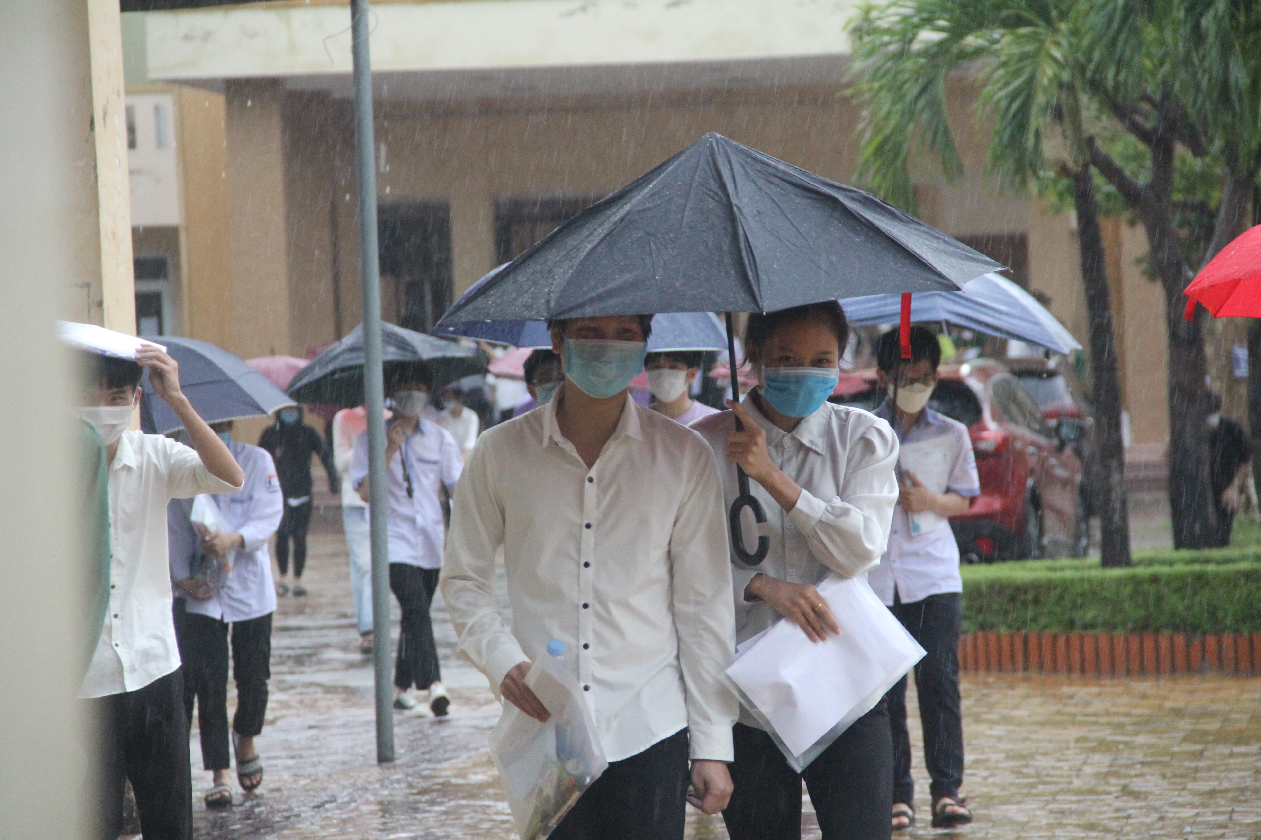 Giáo dục - Thí sinh Nghệ An đánh giá đề thi Toán 'dễ thở' nhưng có tính phân loại (Hình 4).