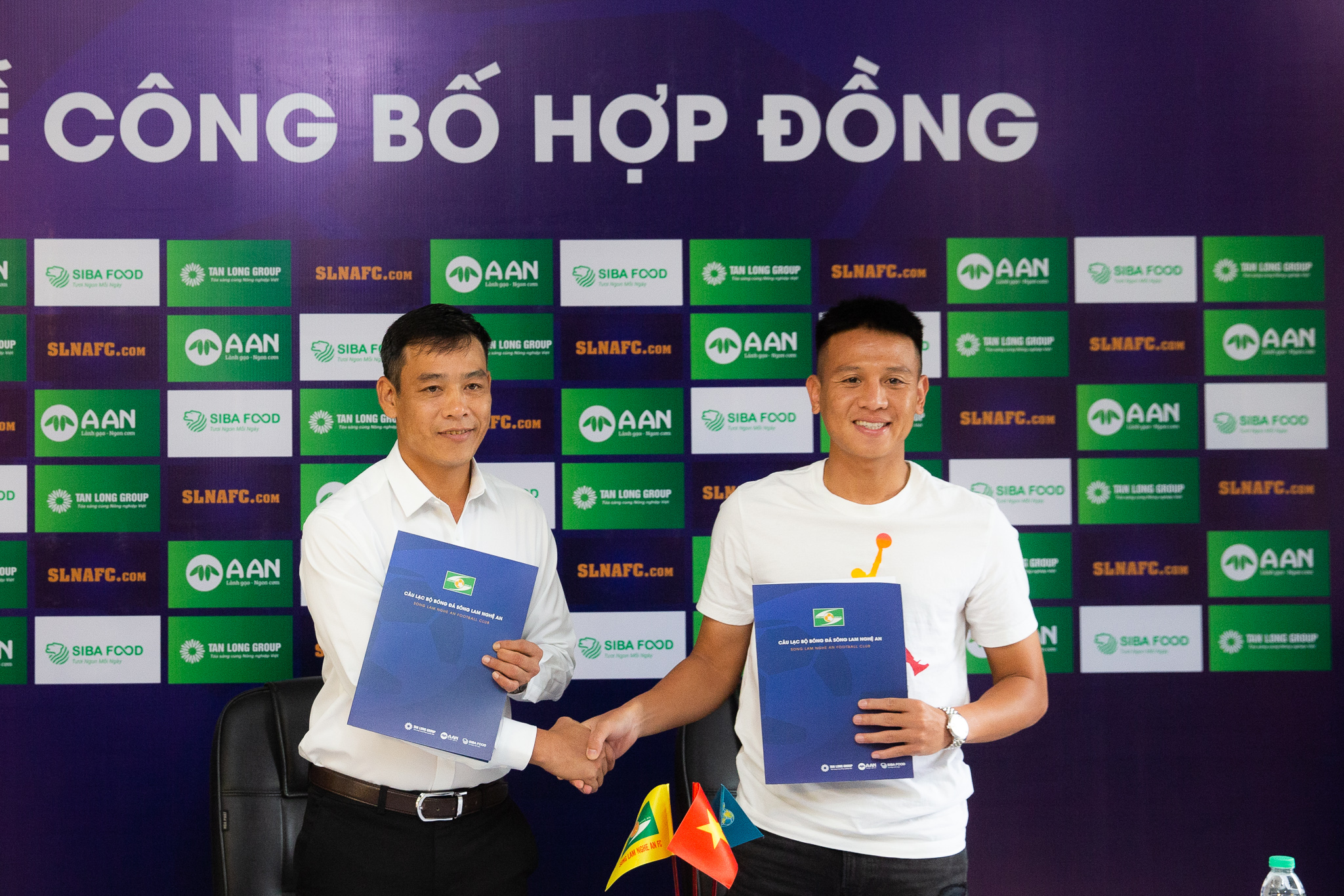 Bóng đá Việt Nam - Sông Lam Nghệ An công bố 'bom tấn' đầu tiên cho mùa giải mới 2022