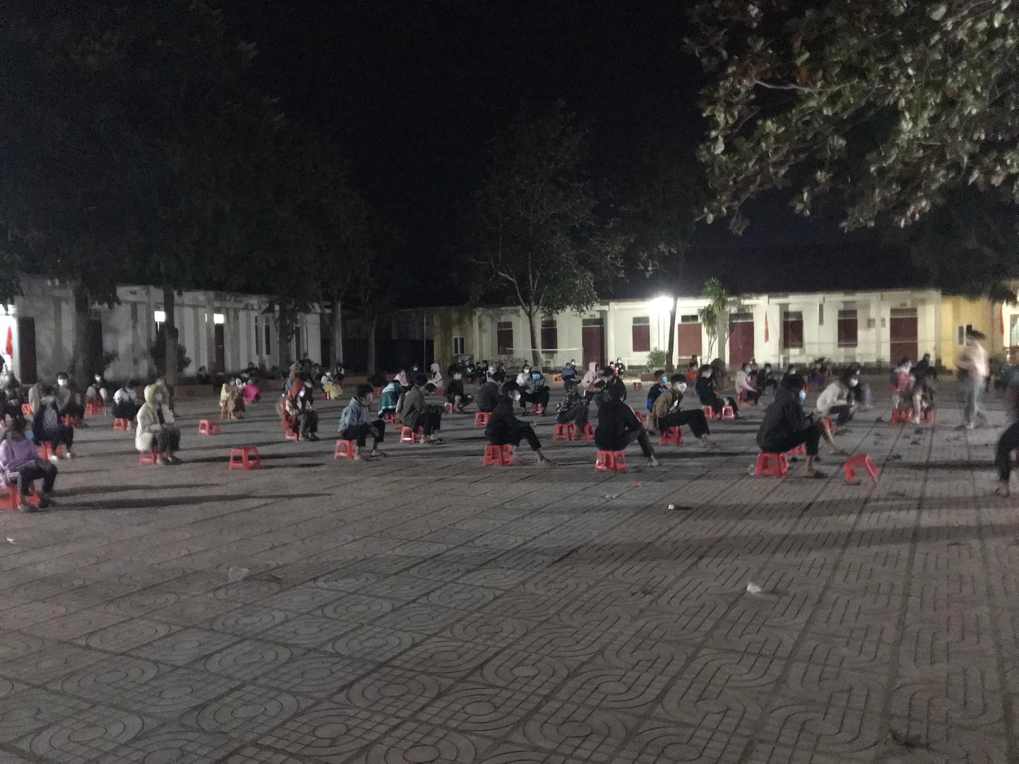 Sự kiện - Nghệ An thêm 80 ca, truy vết và lấy mẫu hàng nghìn người ở ổ dịch mới