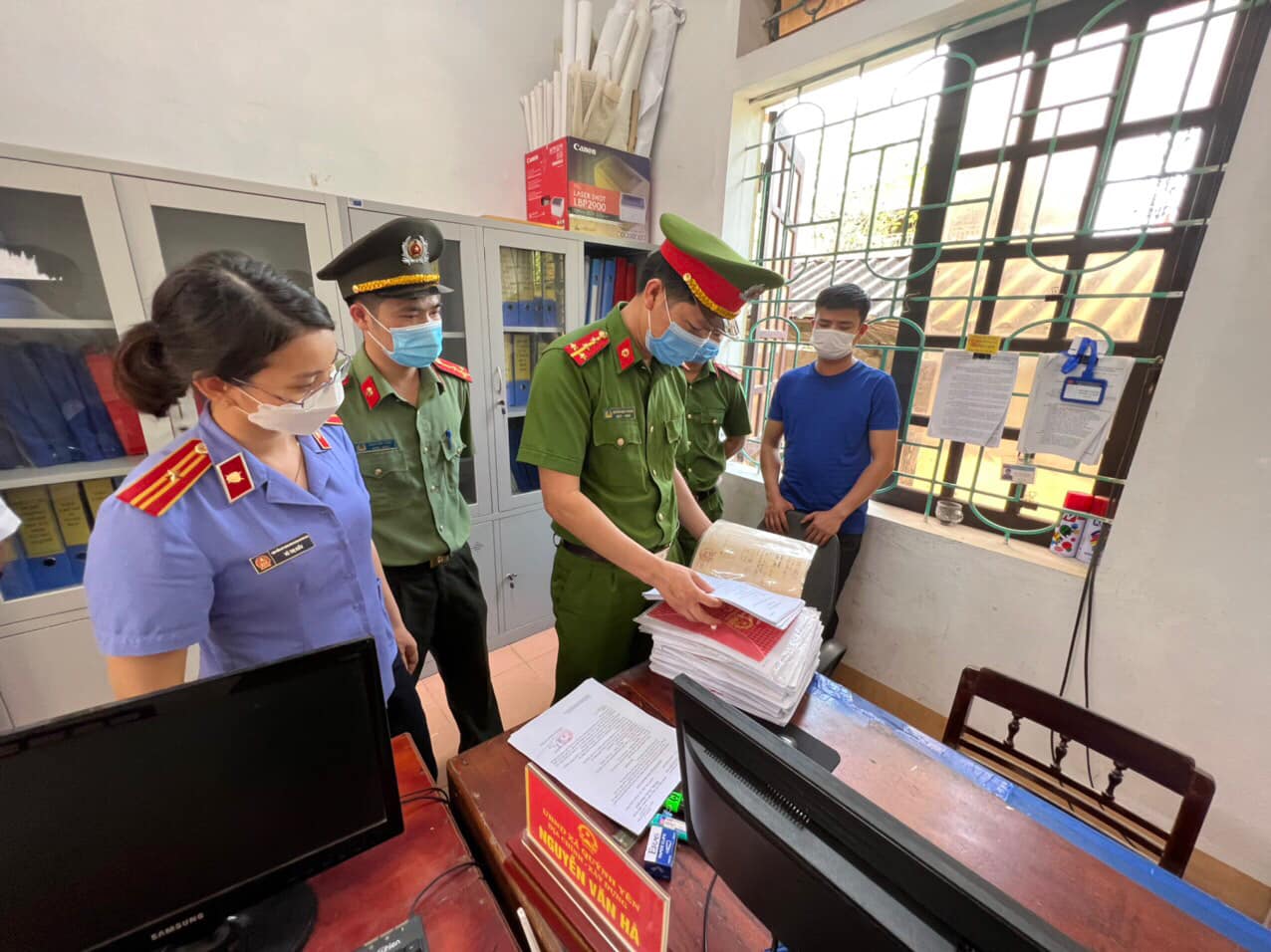 An ninh - Hình sự - Thủ đoạn ma mãnh của cán bộ địa chính 'vòi' tiền khi làm sổ đỏ (Hình 2).