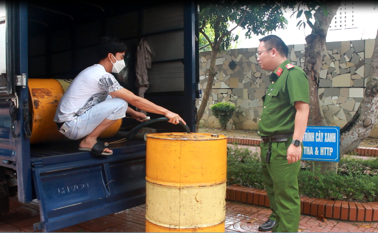 An ninh - Hình sự - Thủ đoạn của đường dây trộm dầu chuyên nghiệp tại khu công nghiệp (Hình 2).