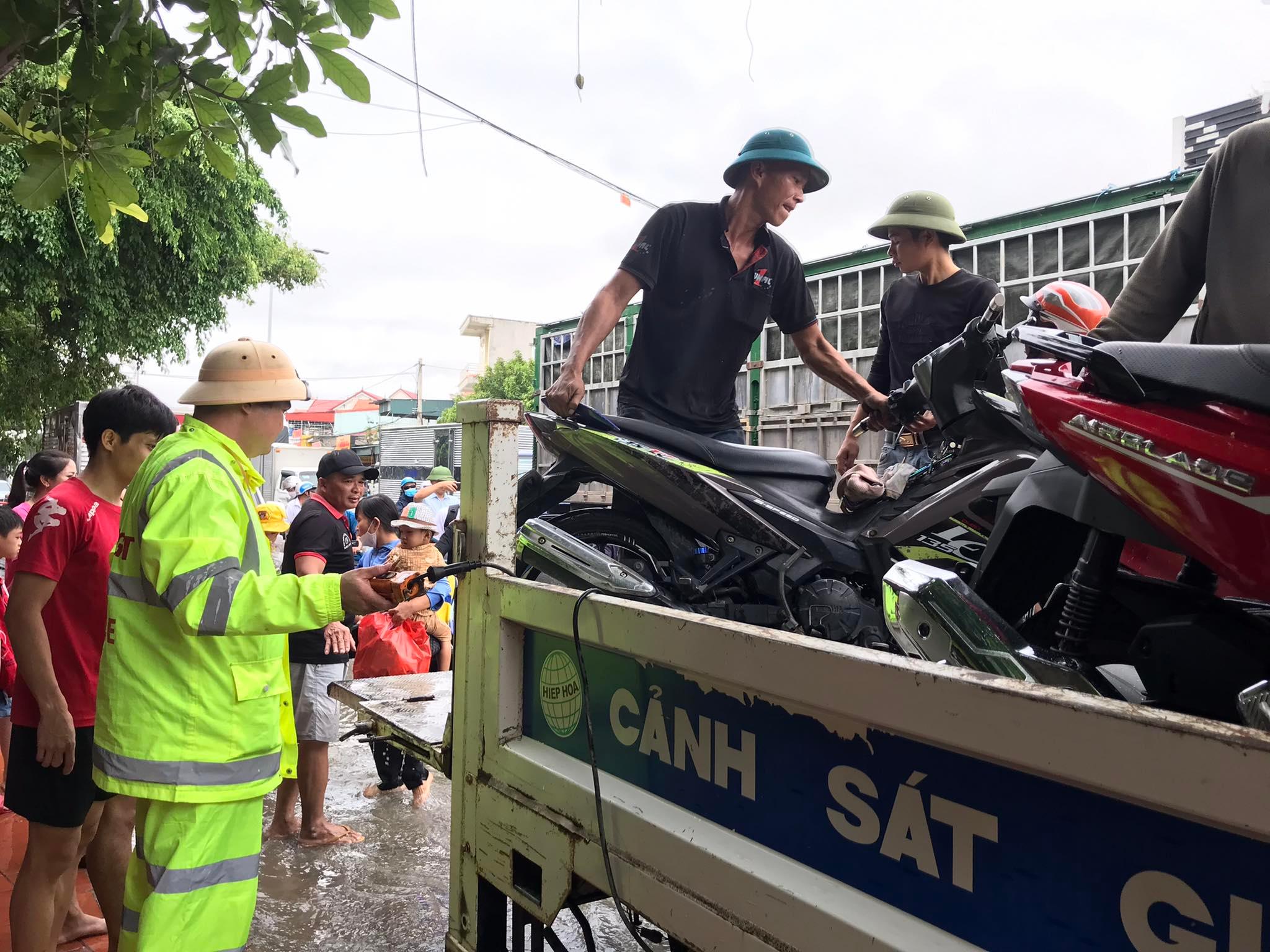 Sự kiện - Nghệ An: Quốc lộ 1A ngập sâu, ách tắc giao thông hơn 2km (Hình 8).