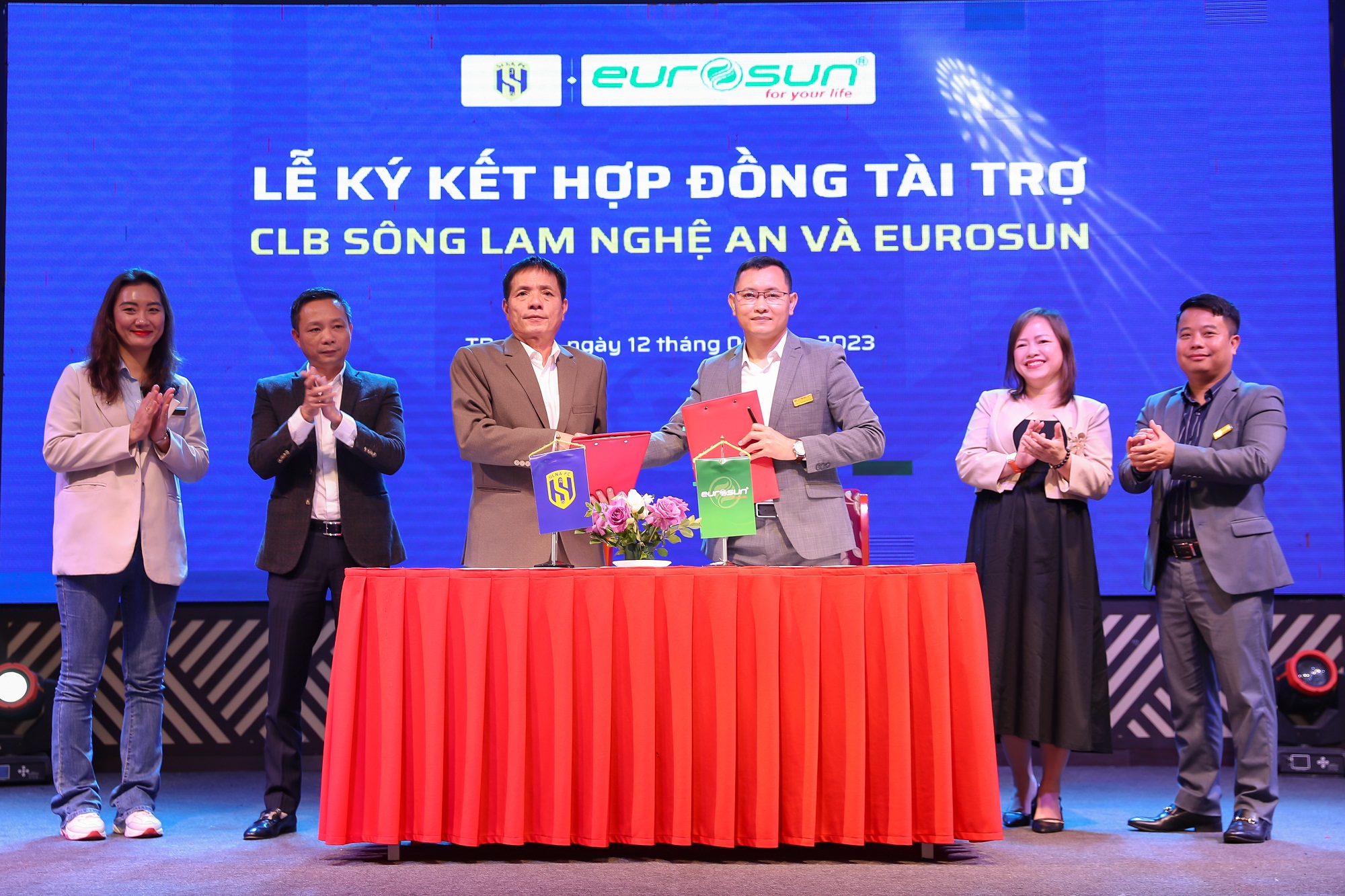 Bóng đá Việt Nam - SLNA thêm nhà tài trợ tiếp sức cho V-League 2023