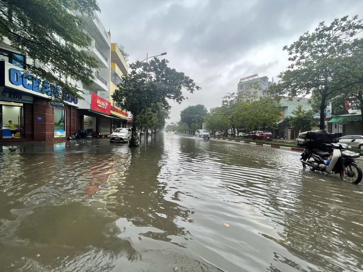 Giáo dục - Nghệ An: Một số trường thông báo nghỉ học vì mưa lớn, đường ngập