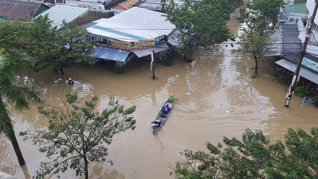 Dân sinh - Thừa Thiên - Huế: Mưa lũ ngập sâu,  học sinh phải nghỉ học thêm 2 ngày