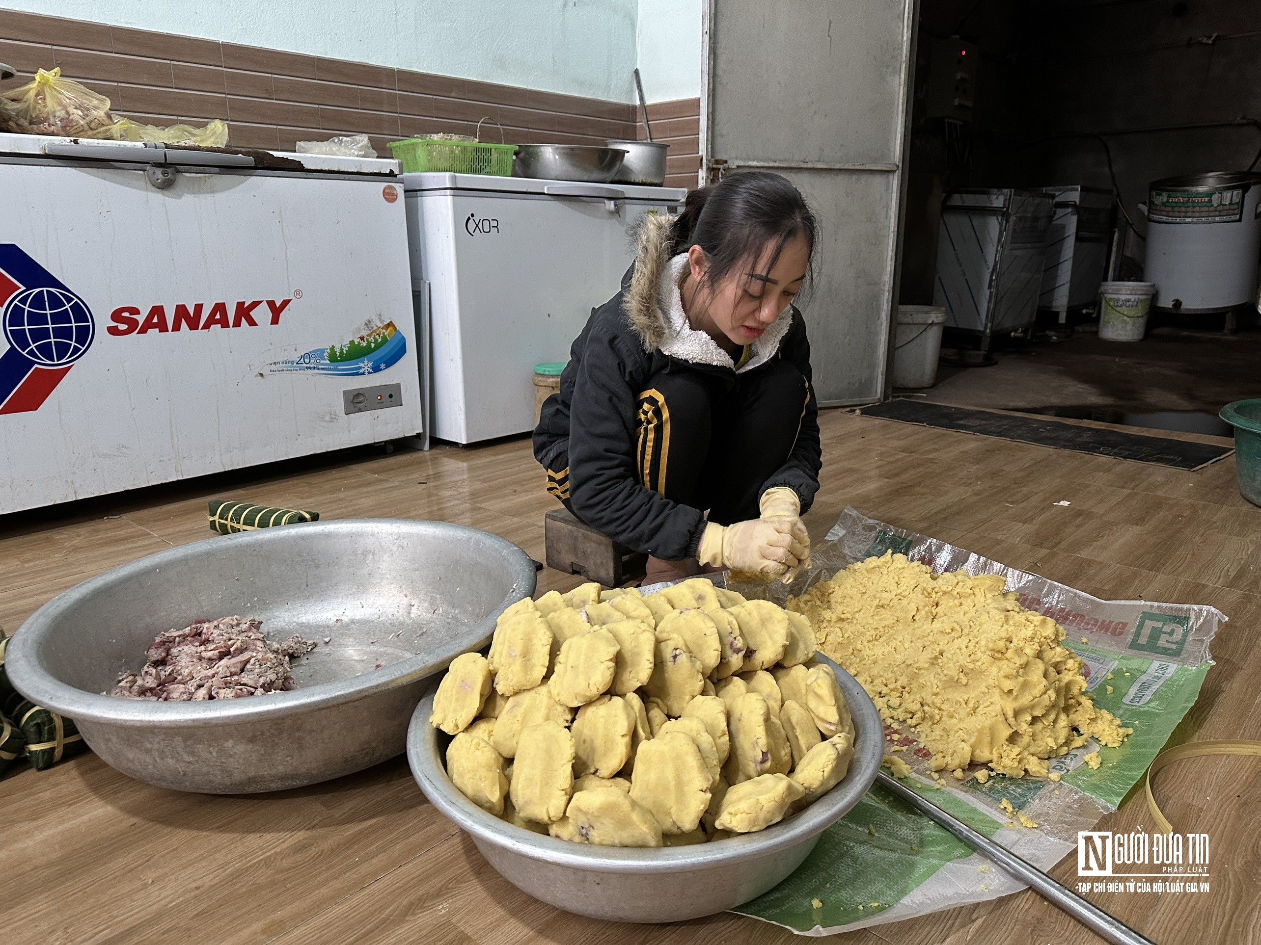 Văn hoá - Về ngôi làng gói một cái bánh chưng trong vòng nửa phút ở xứ Nghệ (Hình 4).