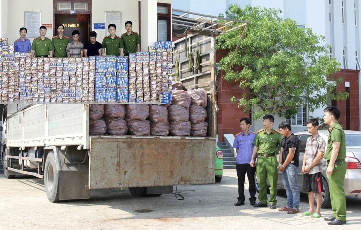 An ninh - Hình sự - Bí mật ''kinh hoàng' bên trong chiếc xe tải chở khoai lang