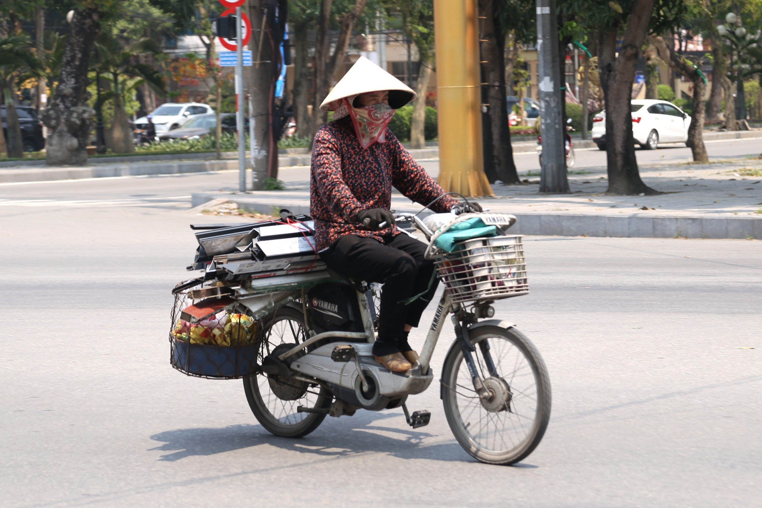 Dân sinh - Người dân xứ Nghệ vật vả mưu sinh dưới cái nắng hơn 40 độ C (Hình 10).