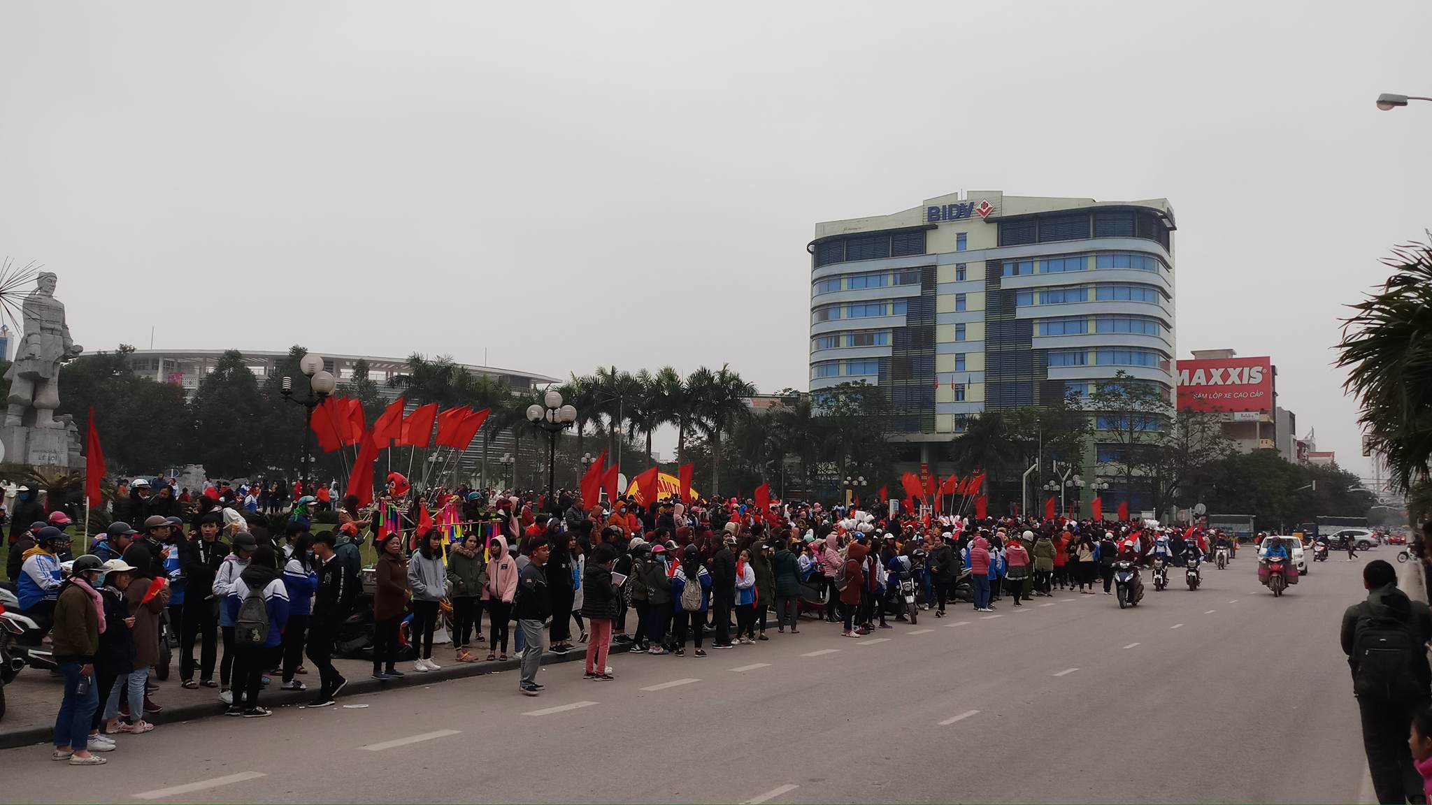 Bóng đá Việt Nam - Người thân nóng lòng chờ đợi anh em thủ môn Bùi Tiến Dũng về quê ăn mừng (Hình 4).