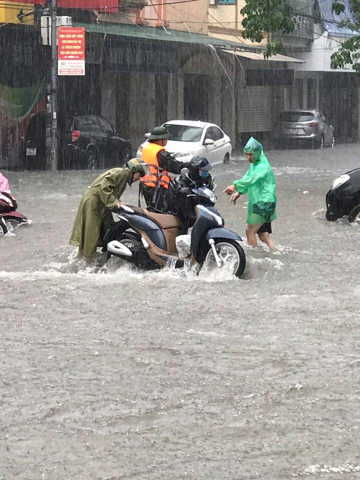 Hình ảnh này không khó để bắt gặp trên các đoạn đường của TP.Vinh.