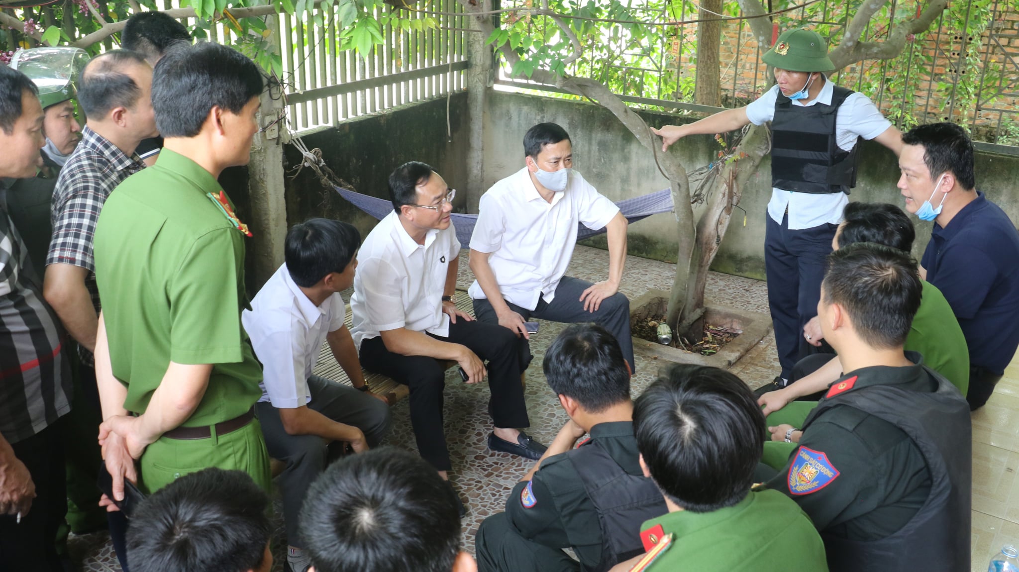 An ninh - Hình sự - Thông tin mới nhất vụ xả súng khiến 2 người thiệt mạng ở TP Vinh  (Hình 2).