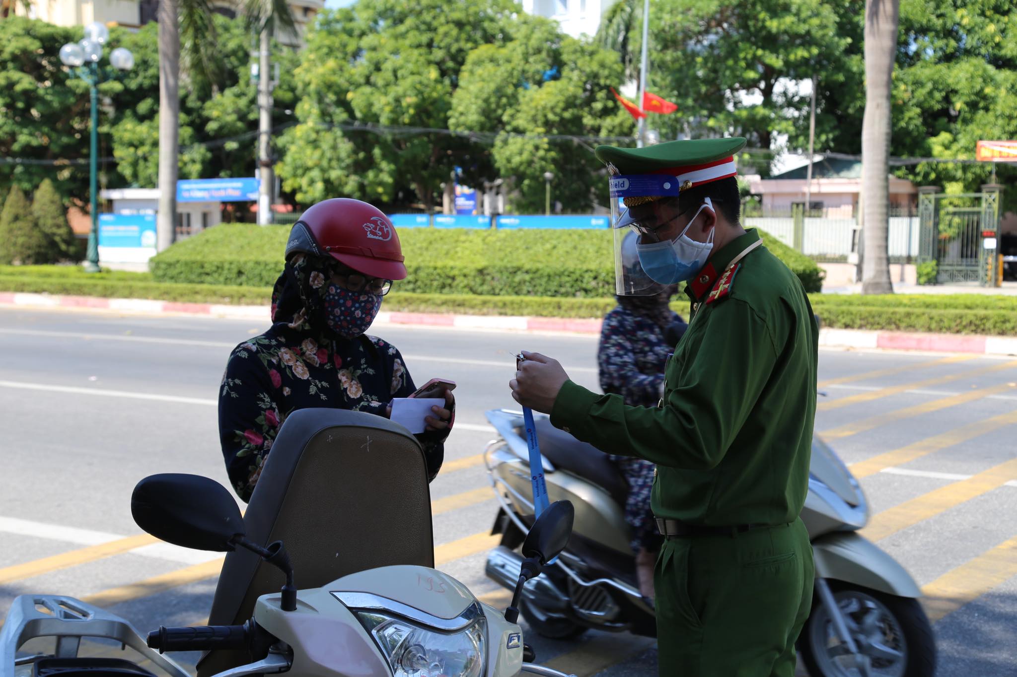 Dân sinh - Nghệ An: Toàn cảnh Tp.Vinh ngày đầu giãn cách xã hội đặc biệt  (Hình 10).