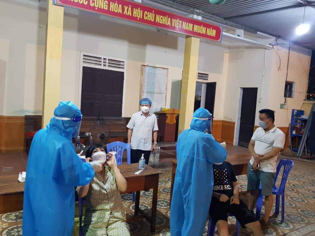 Sự kiện - Nghệ An: Thêm 13 ca mắc Covid-19, TP. Vinh tiêm vắc-xin cho tiểu thương