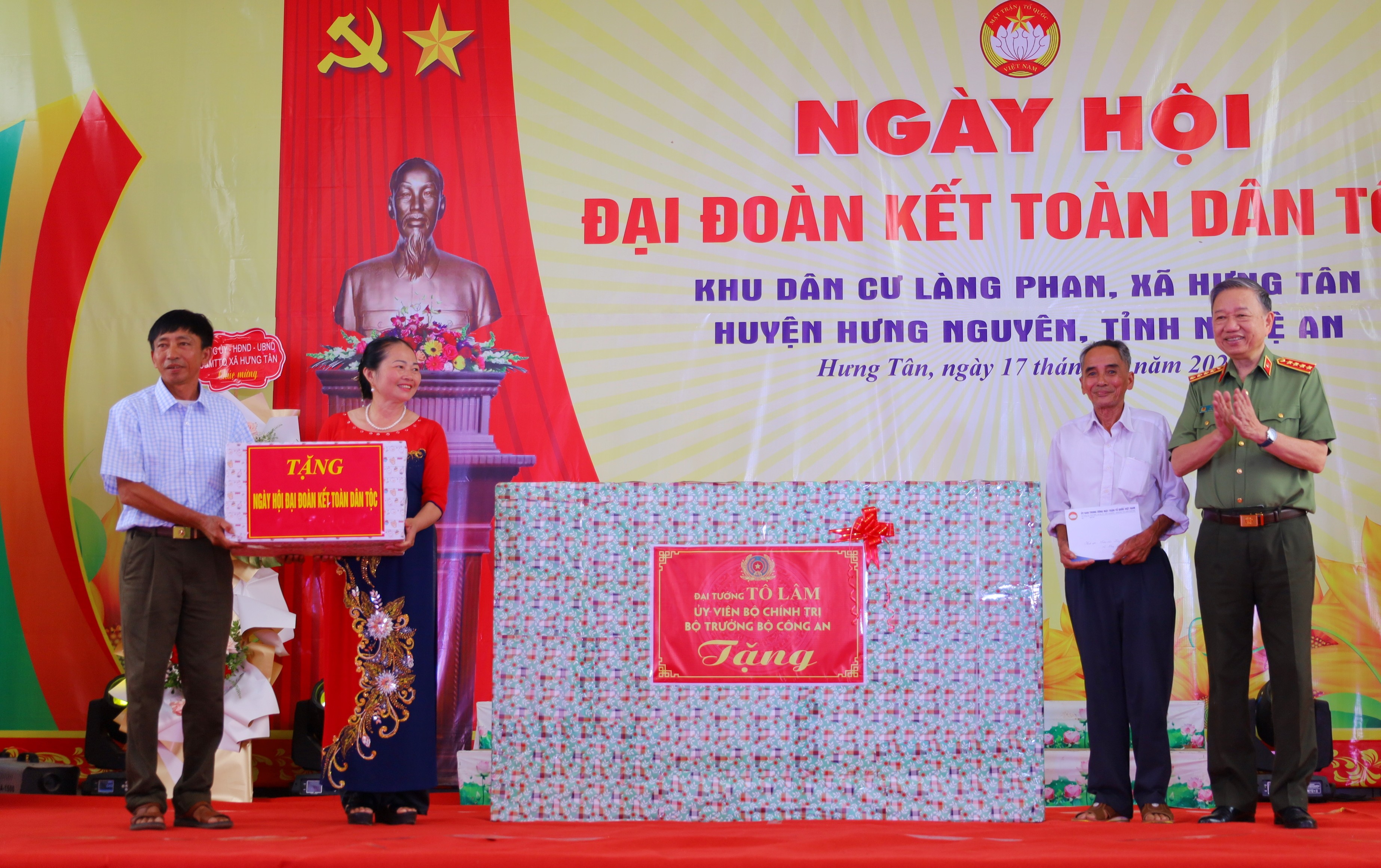 Sự kiện - Đại tướng Tô Lâm dự Ngày hội Đại đoàn kết tại Nghệ An (Hình 2).