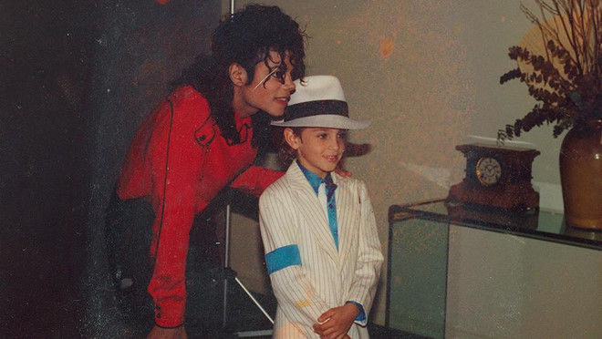 Ngôi sao - Hình tượng Michael Jackson đang dần sụp đổ sau bê bối lạm dụng tình dục trẻ em