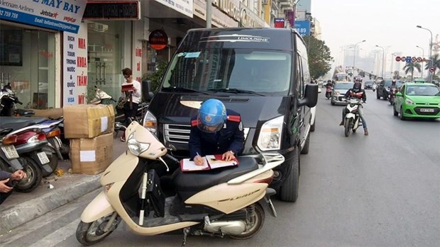 Xã hội - Hàng trăm nhà xe bỏ bến ở Hà Nội: Lỗi tại xe sang Limousine hay “chạy dù”? (Hình 2).