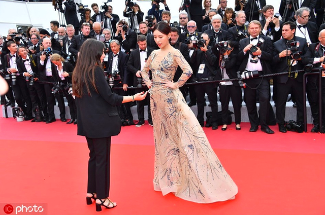 Giải trí - LHP Cannes 2019 và những 'trò lố' trên thảm đỏ (Hình 3).