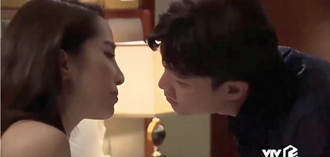 Giải tr&iacute; - Quốc Trường to&aacute;t mồ h&ocirc;i sau khi đ&oacute;ng cảnh &acirc;n &aacute;i n&oacute;ng bỏng với Quỳnh Nga (H&igrave;nh 3).