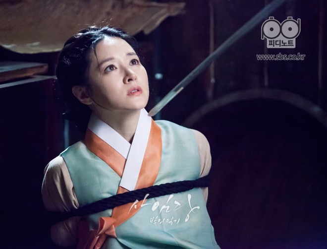 Giải trí - Ngắm ảnh thời hoa mộng của 'biểu tượng sắc đẹp xứ Hàn' Lee Young Ae (Hình 9).