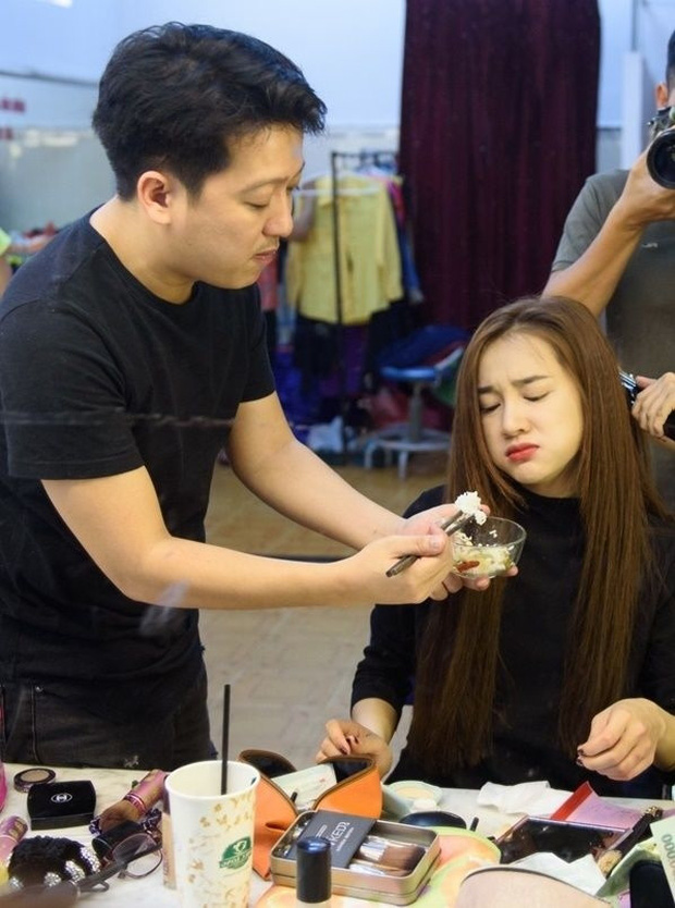 Giải trí - Những quý ông nổi tiếng yêu chiều vợ bậc nhất Vbiz (Hình 6).