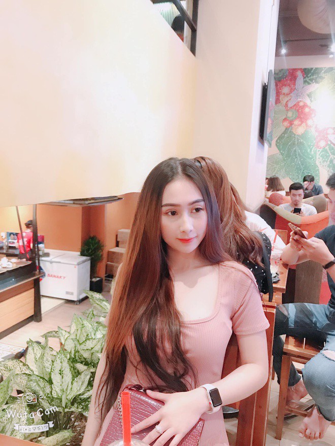 Đời sống - Đức Chinh và những cầu thủ công khai hẹn hò bạn gái hot girl năm 2019 (Hình 6).