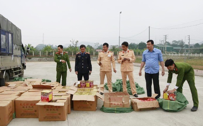 Pháp luật -  Bắt giữ đường dây vận chuyển gần 1,1 tấn pháo nổ trên cao tốc Nội Bài - Lào Cai