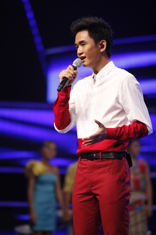 Giải trí - Cùng trong top 6 Vietnam Idol 2012 nhưng người thì nổi tiếng, người về quê chăn lợn (Hình 9).