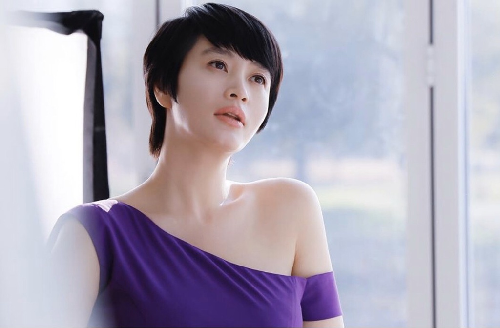 Giải trí - Kim Hye Soo “nữ hoàng màn ảnh”, “biểu tượng sexy” trẻ trung ở tuổi 50 (Hình 2).