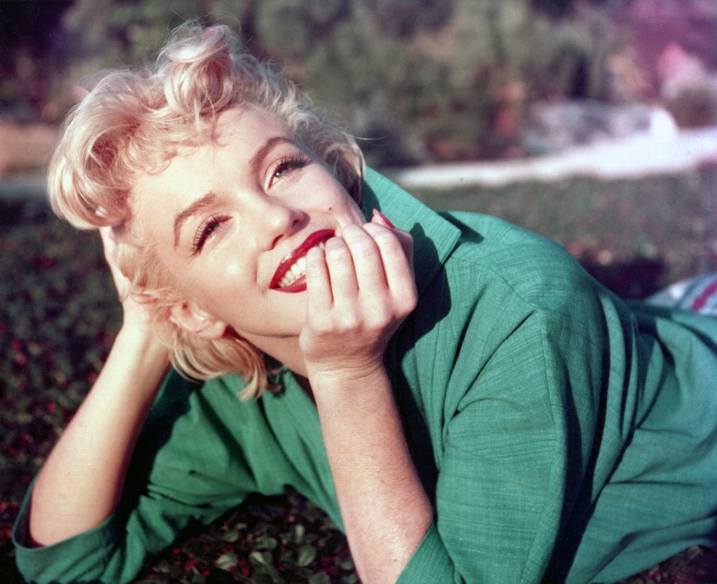 Giải trí - 'Biểu tượng sex' Marilyn Monroe: Bị quấy rối tình dục khi lên 8 tuổi, ba lần hôn nhân tan vỡ (Hình 2).