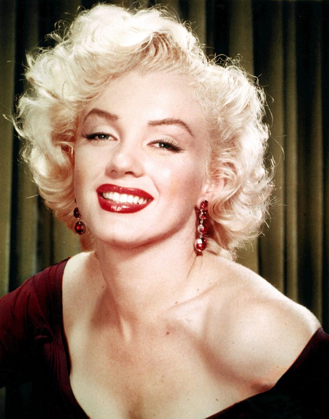 Giải trí - 'Biểu tượng sex' Marilyn Monroe: Bị quấy rối tình dục khi lên 8 tuổi, ba lần hôn nhân tan vỡ