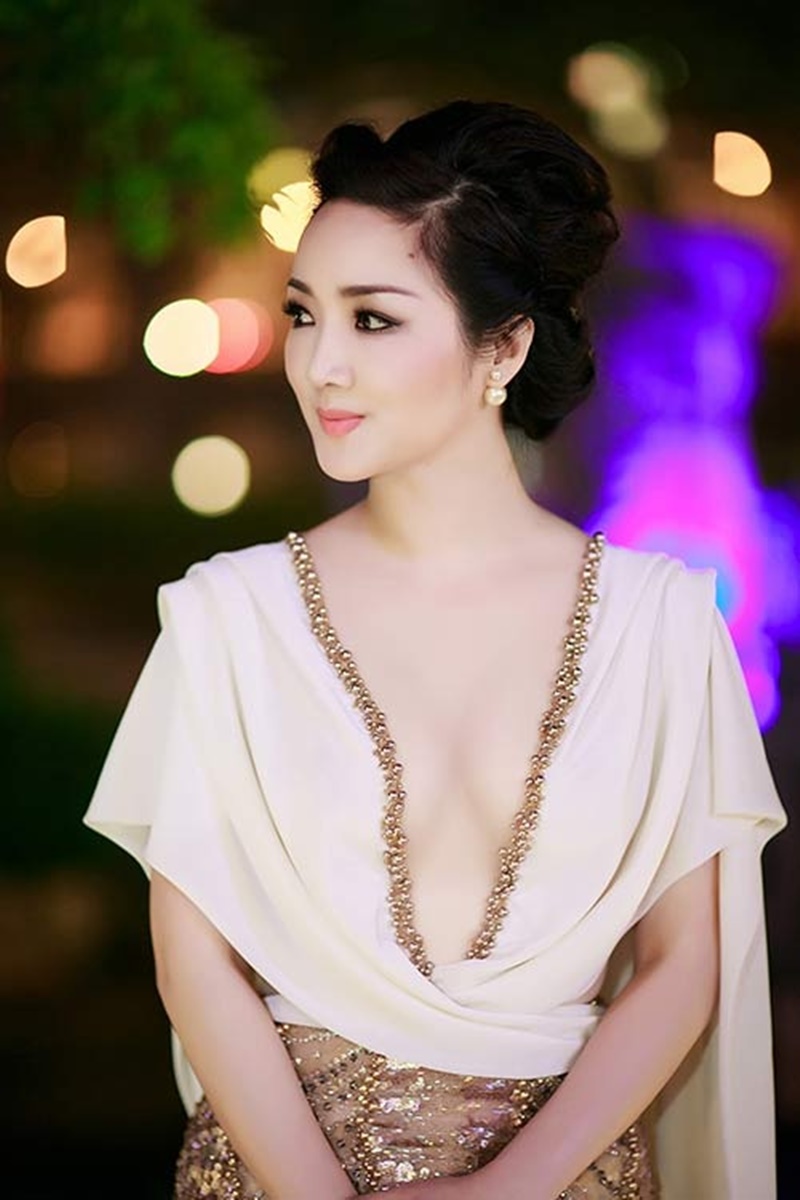 Giải trí - Thu Thảo và loạt mỹ nhân showbiz “mê hoặc” người đối diện vì điều này (Hình 8).