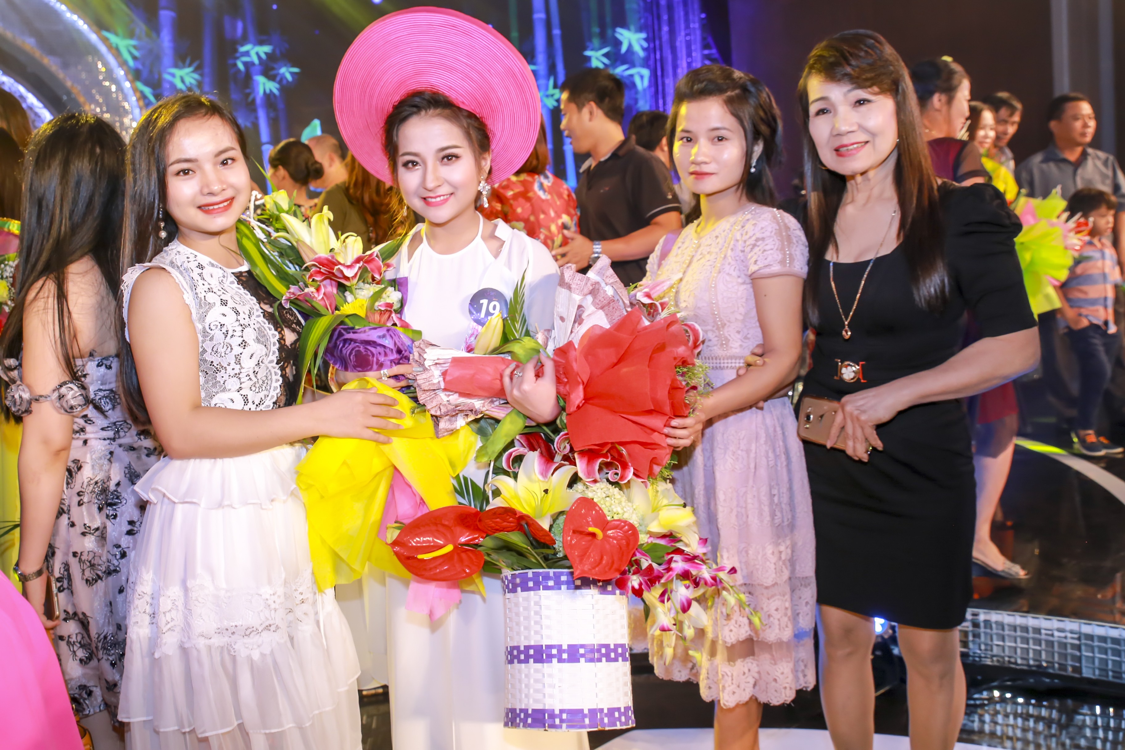 Giải trí - “Hot girl hát ví dặm” Phan Ngọc Ánh vào chung kết “Sao Mai 2017” (Hình 4).