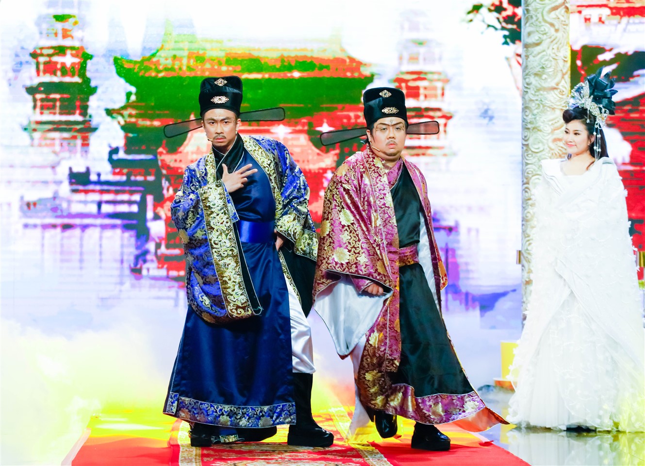 Ng&ocirc;i sao - D&agrave;n T&aacute;o qu&acirc;n Vĩnh Long 2018 'tranh gi&agrave;nh' ng&ocirc;i hoa hậu (H&igrave;nh 2).