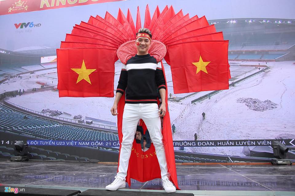 Ngôi sao - Bất ngờ với món quà Đàm Vĩnh Hưng tặng đội tuyển U23 Việt Nam (Hình 2).