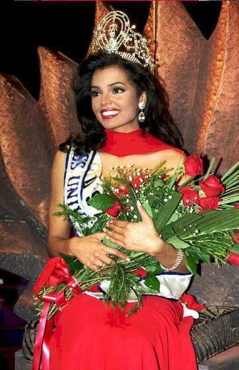 Ngôi sao - Hoa hậu Hoàn vũ 1995 Chelsi Smith qua đời ở tuổi 45 vì ung thư