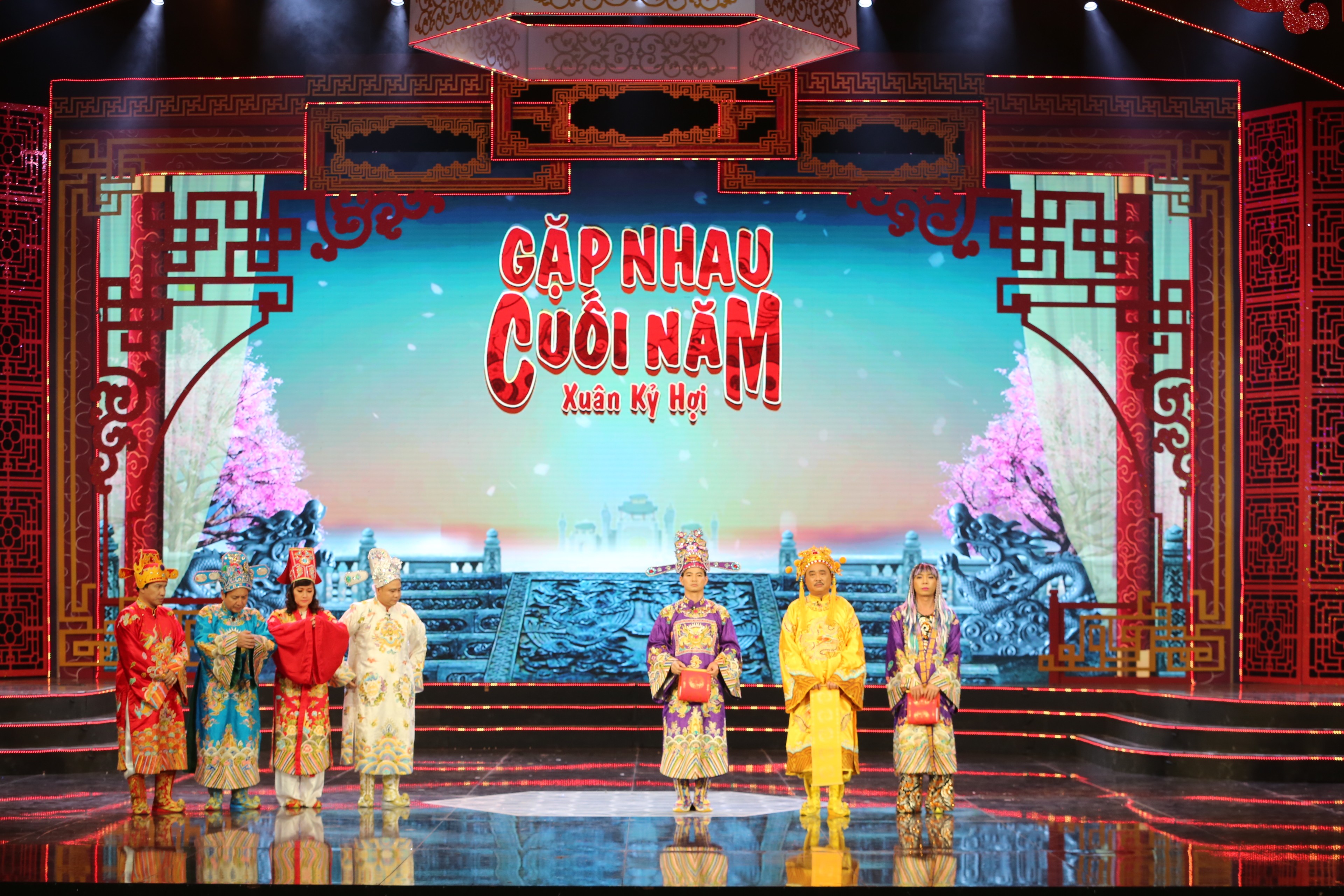 TV Show - Khán giả đòi dừng Táo Quân vì quảng cáo lộ liễu, nội dung nhàm, nhạt