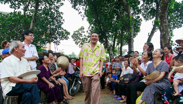 Ngôi sao - Danh hài Chiến Thắng: Từng bị đấm sưng mặt, muốn bỏ nghề vì bị nói “nhận lắm tiền mà hát ít thế” (Hình 3).